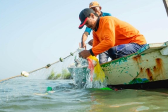 Flash Coffee dan CleanHub bersatu mengurangi sampah plastik di perairan Indonesia