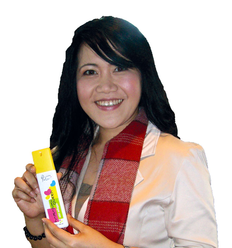 DESSI SUSANTY:  Cantik Paripurna