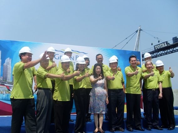 Green Bay Pluit Laksanakan Topping Off Lebih Awal