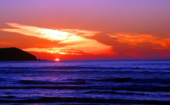 Not Blue, Not Red But Purple Ocean