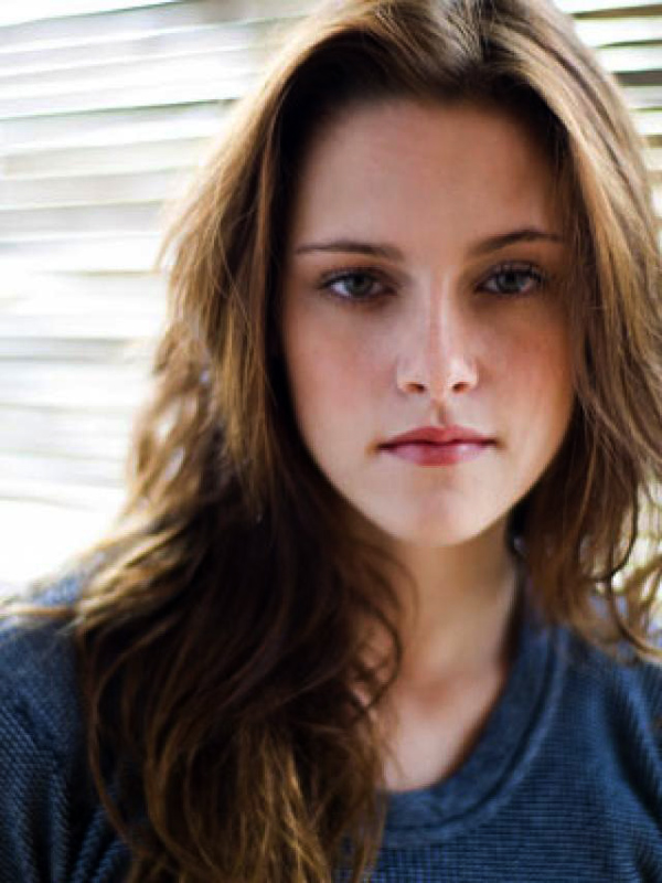 Angelina Jolie Digeser Kristen Stewart untuk Aktris Bayaran Termahal