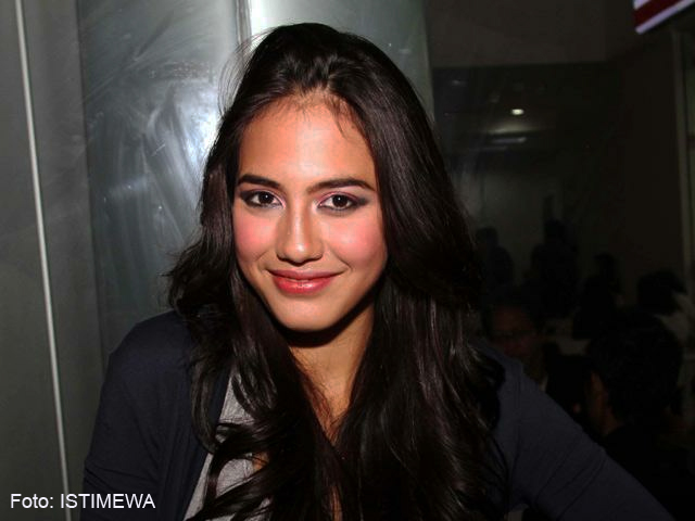Pevita Pearce – Gali Referensi dengan Menonton Film