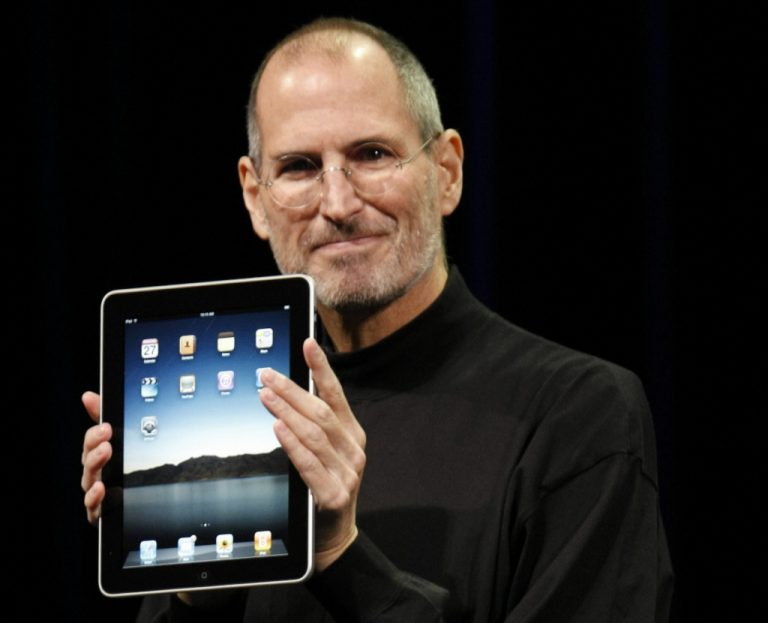 Gaya Steve Jobs yang Membuat Orang Mencintai Produk Apple.