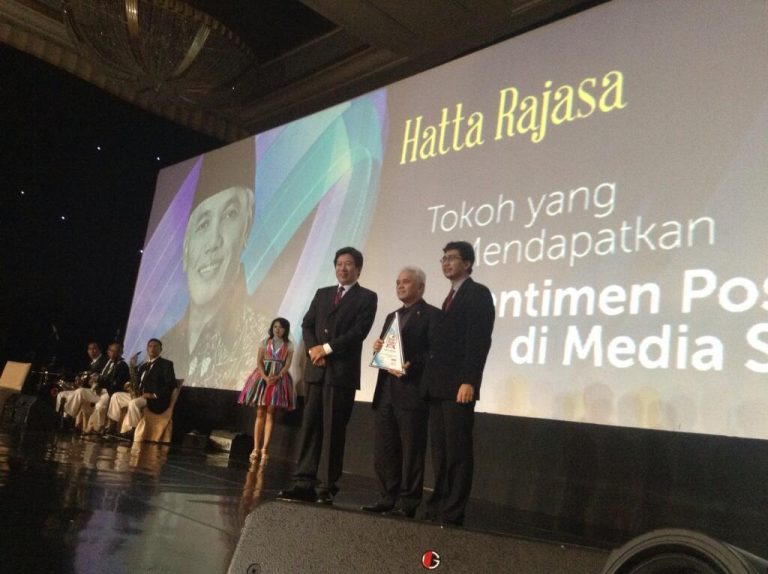 Hatta Rajasa di Social Media  Award 2013: Media Sosial Adalah Era Baru The Critical Mass