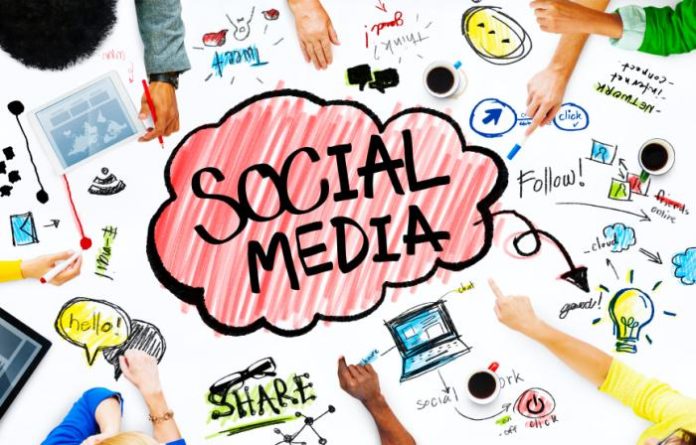 menyelaraskan media sosial dan website