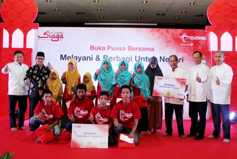 Sambut Ramadhan Telkomsel Sumbang 21 Ton Kurma dan Gelar Traktir Ramadhan