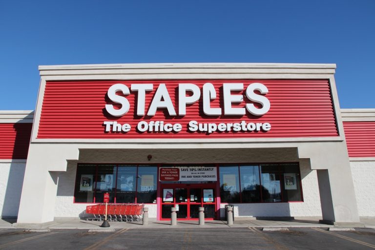 STAPLES: Korbankan Brick and Mortar Demi Kejar Online