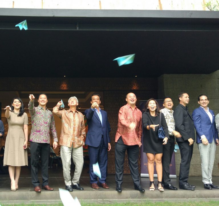Smailing Tour Rayakan Usia 40 Dengan Layanan Platinum