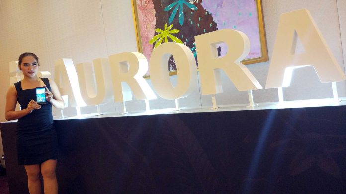 model berpose dengan BB Aurora