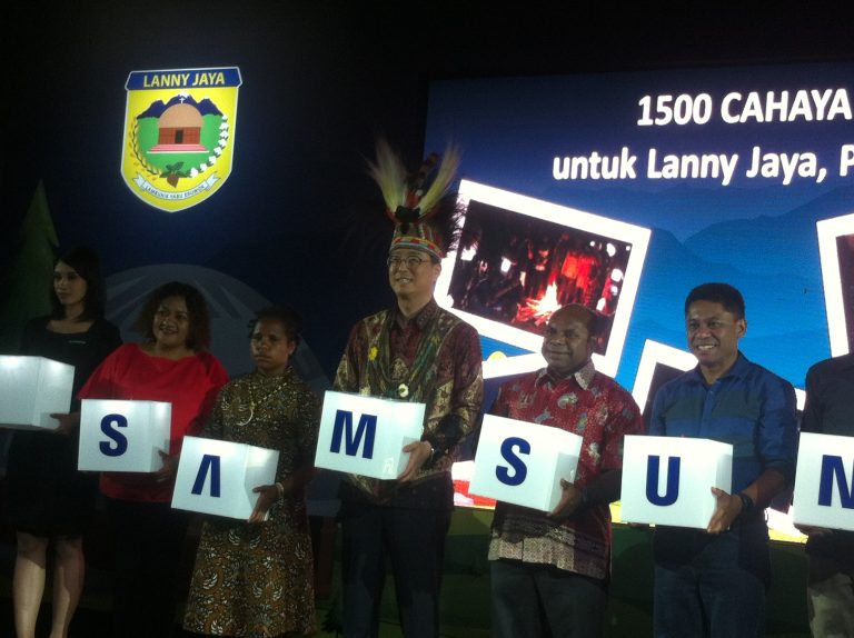 Samsung Sumbang 1.500 Lentera Tenaga Surya