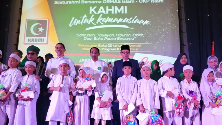(FOTO) KAHMI Berikan Santunan Untuk Anak Yatim Piatu Sekaligus Lantik Majelis Nasional