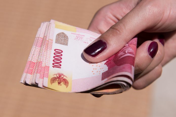 perbedaan gaji antara pria dan wanita
