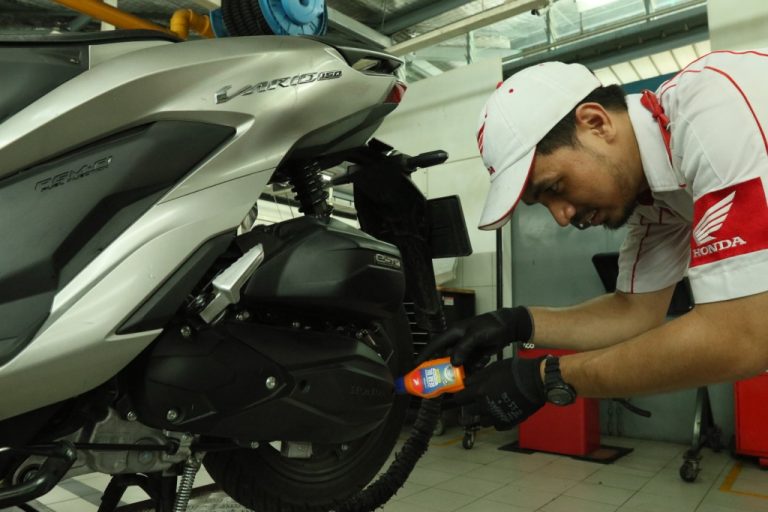 AHM Rilis Pelumas Sintetis Khusus Transmisi Skutik