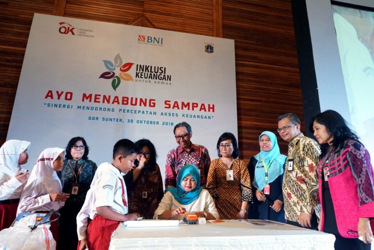 Canangkan Gerakan Menabung Sampah OJK Gandeng BNI