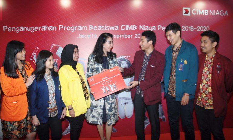 CIMB Niaga Salurkan Beasiswa Kepada 75 Mahasiswa