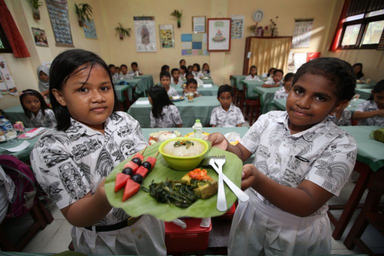 Edukasi Gizi Seimbang Melalui Lomba Pelangi di Piring Makanku