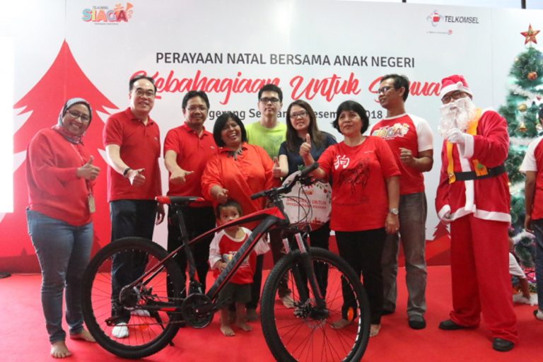 Berita Foto: Sambut Natal, Telkomsel Berbagi Bersama 5.000 Anak Yatim dan Kaum Dhuafa di 4 Kota