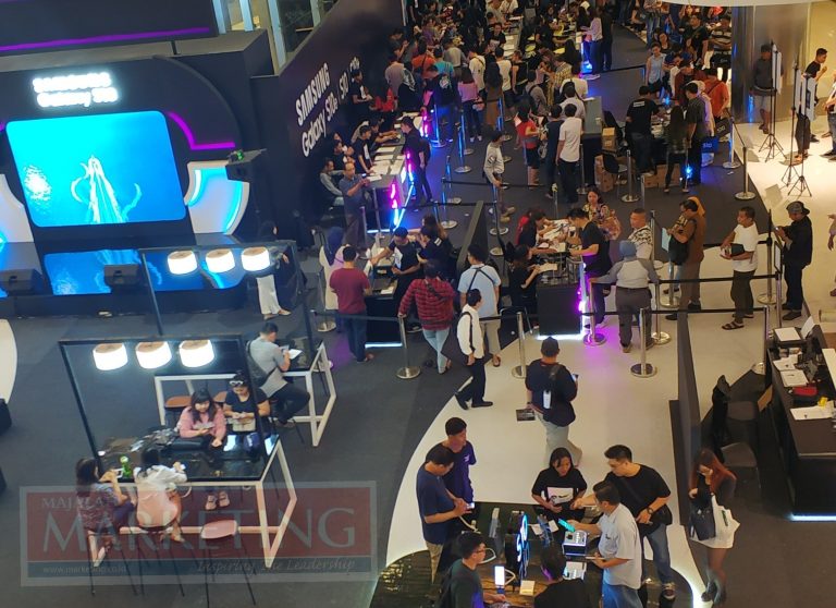 (FOTO) Ini Keseruan Konsumen Dapatkan Samsung Galaxy S10