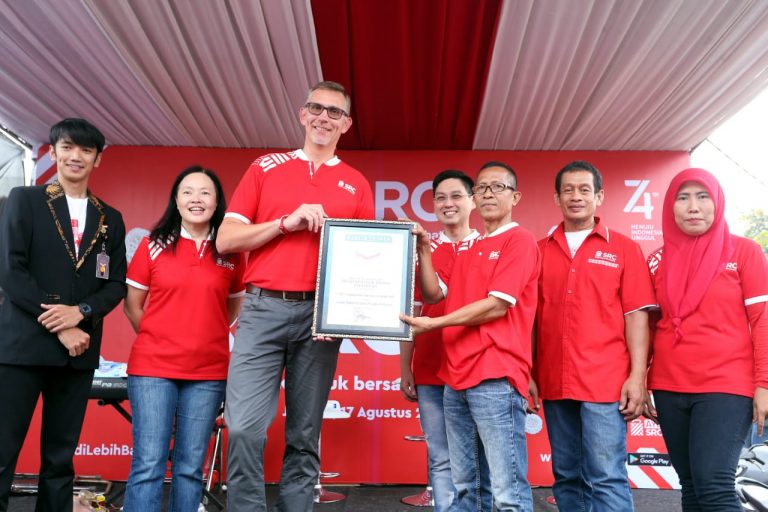 SRC Pecahkan Rekor MURI Lomba Makan Kerupuk