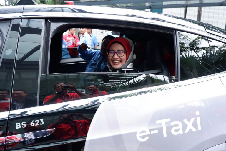 25.000 Taksi Bluebird akan Dilengkapi Ekosistem IoT Telkomsel