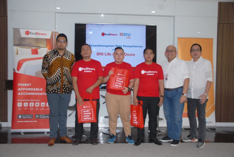 Lanjutkan Kerja Sama, RedDoorz & BNI Life Berikan Asuransi Kesehatan Gratis