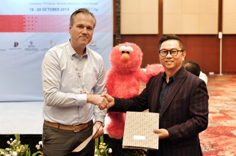 Sunindo Adipersada Jalin Kerja Sama dengan Brand Boneka Dunia Living Puppets