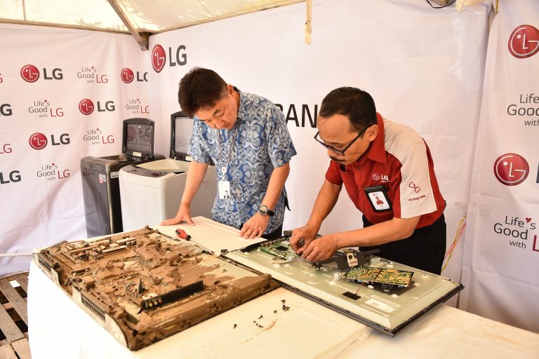 LG Buka Layanan Perbaikan Dan Cuci Gratis di Kantor Kecamatan Jatiasih