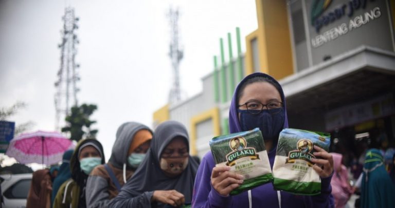 BULOG dan GULAKU Gelar Operasi Pasar Stok Pangan
