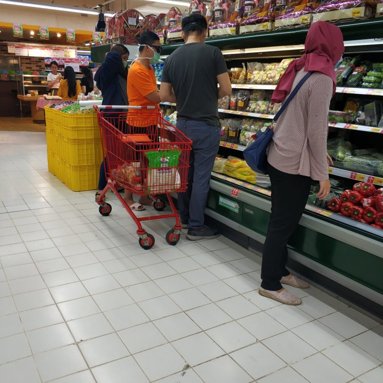 7 Tips Belanja Aman di Pasar Swalayan Selama PSBB