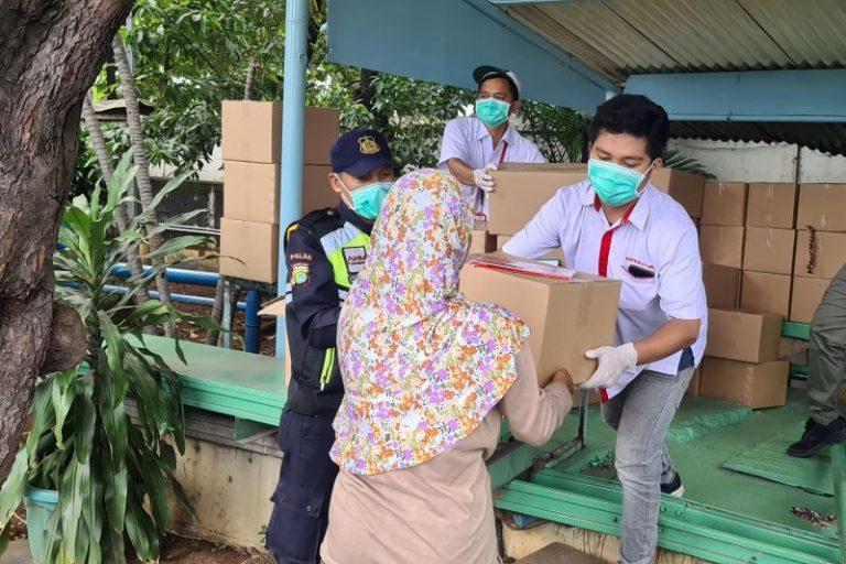 Ringankan Beban Masyarakat, AHM Salurkan Bantuan Kesehatan