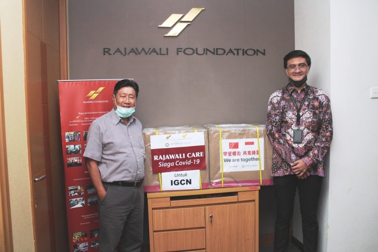 Siaga Covid-19, Rajawali Corpora Salurkan Ribuan Masker