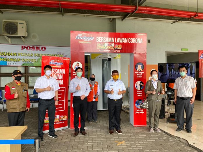 Foto Bersama tim Gugus Tugas Penanganan COVID-19 Pemkot Bekasi dan PT PAS Wings