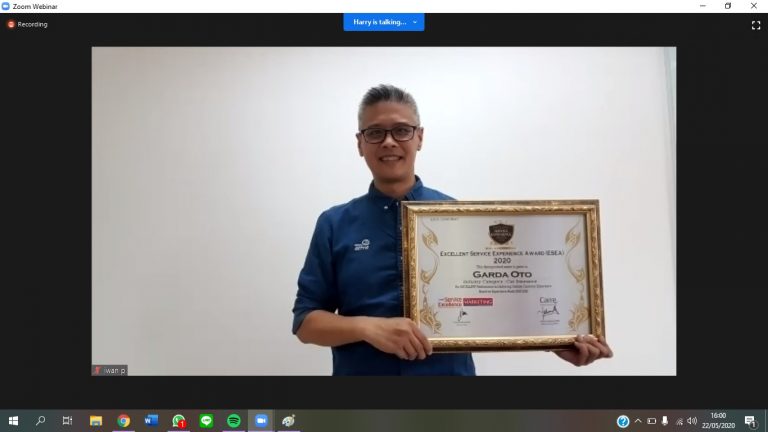 Garda Oto menerima ESEA Award 2020