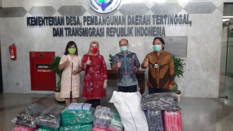 Radana Finance Salurkan Bantuan APD ke Kemedesa