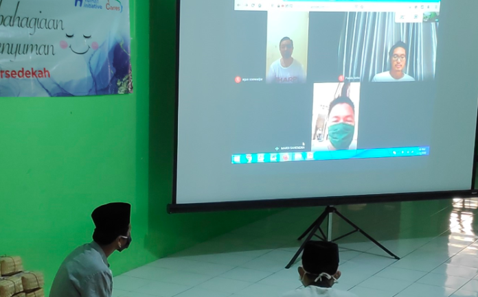 sharp bersedekah, sharp indonesia, sharp electronics indonesia, sharp, andry utama GM sharp indonesia