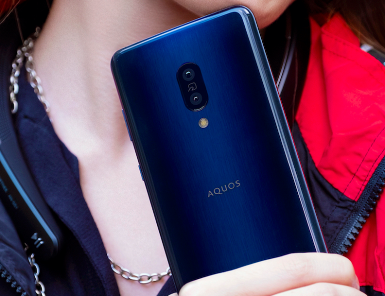 Wow……Sharp Datangkan Smartphone Teringan Di Dunia