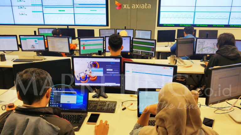 (Foto) Intip “Dapur” Pantau Menara BTS XL Axiata