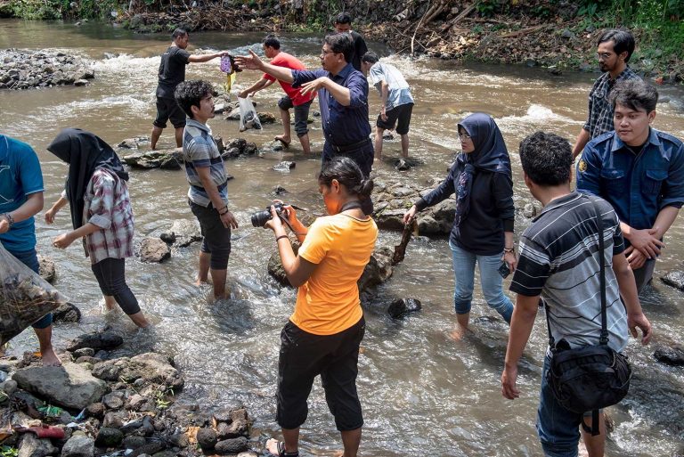 WhatsApp Lahirkan Keajaiban dari Kebun Singkong Hingga ke Sungai