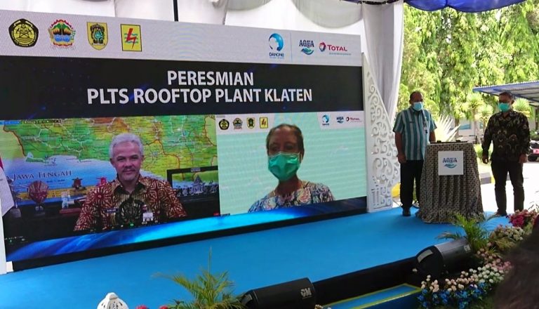 PLTS Atap Danone Aqua