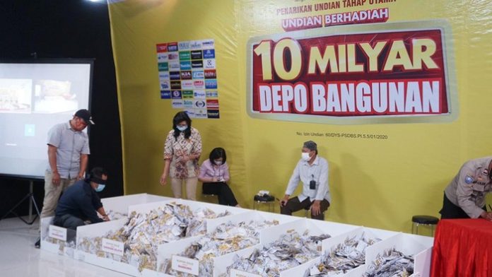 Depo Bangunan Umumkan Pemenang Undian Berhadiah 10 Miliar