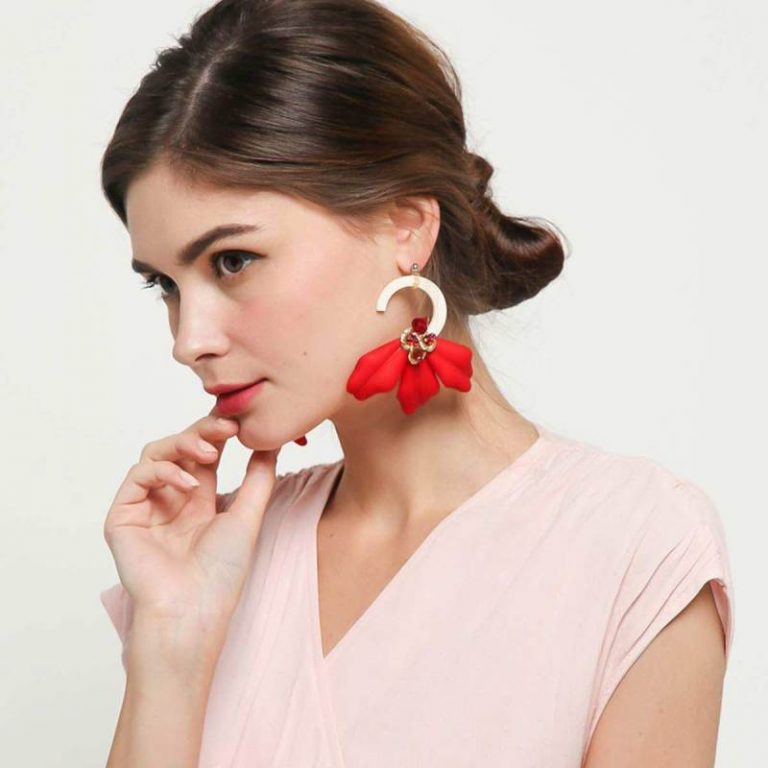 5 Outfit Stylish untuk Rayakan Hari Valentine di Rumah
