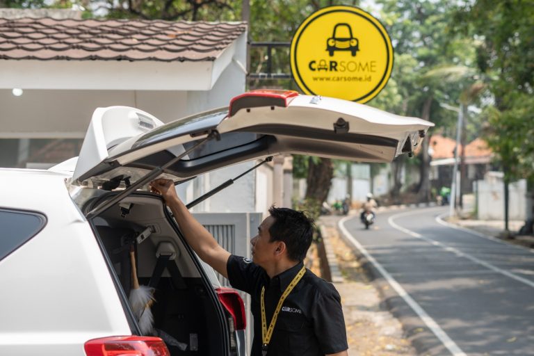 Proses inspeksi Carsome di Carsome Inspection Point Kemang, Jakarta