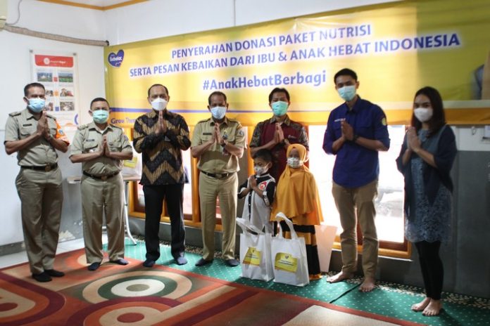 Penyerahan Donasi Paket Nutrisi #AnakHebatBerbagi