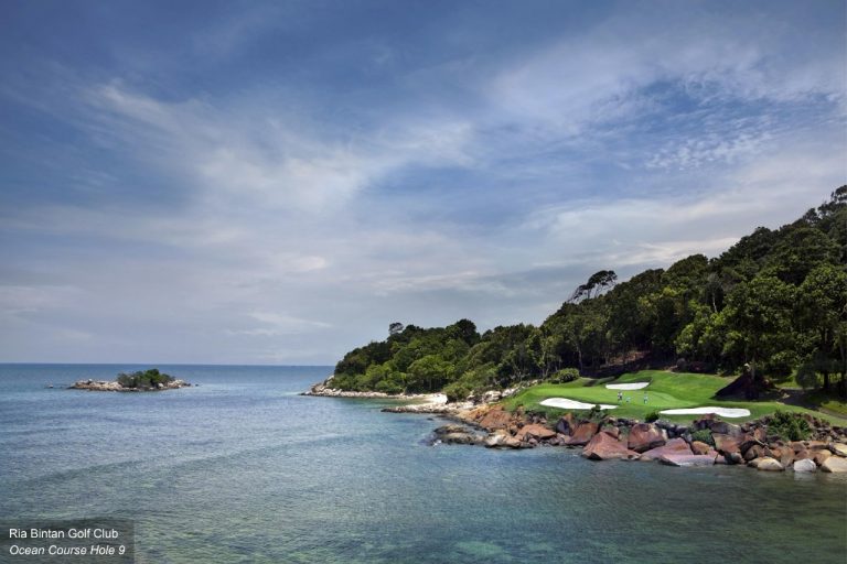Ria Bintan Suguhkan Lapangan Golf Dengan View Laut Cina Selatan