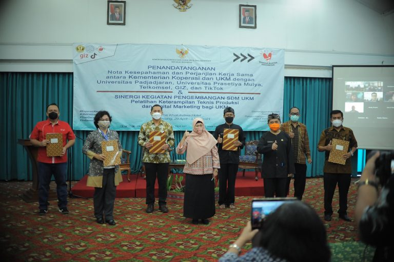 Telkomsel - Kemenkop UKM
