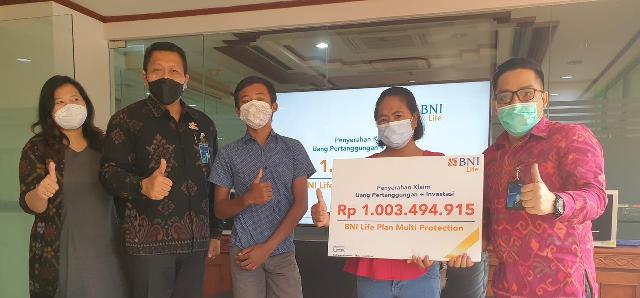 BNI Life Bayarkan Uang Pertanggungan Sebesar Rp1 Miliar kepada Nasabah