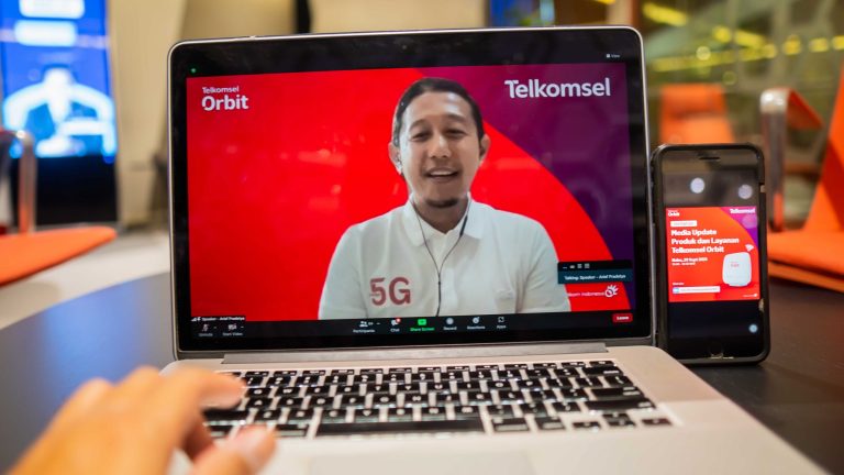 Head of Home LTE Project Telkomsel Arief Pradetya