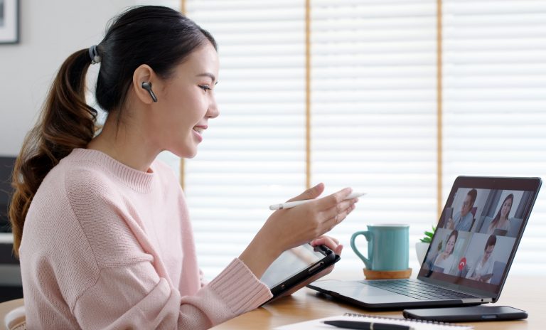 Sasar Milenial Dan Zillenial, Sharp Ramaikan Pasar Earbuds Nirkabel Premium