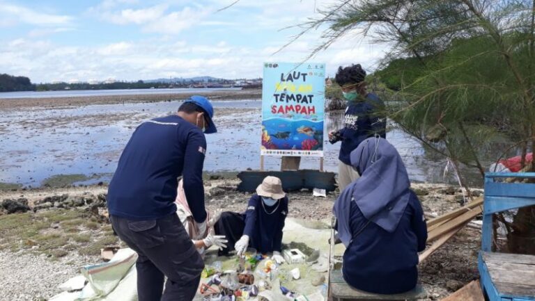 (Foto) Aksi KFC Indonesia di Hari Peduli Sampah Nasional 2022