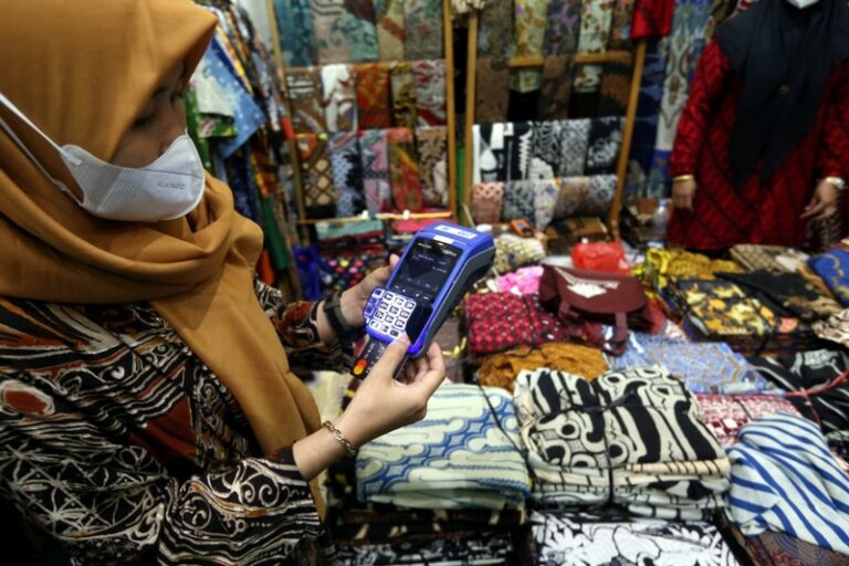 Dukungan BCA Pameran Adi Wastra Nusantara 2022